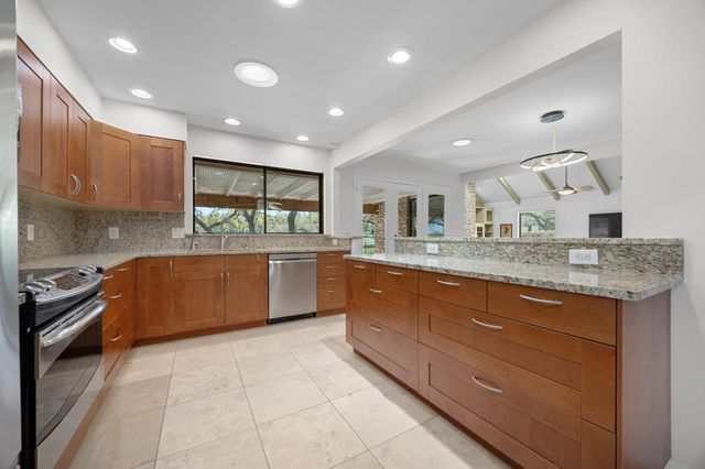 11532 Spicewood PKWY, Austin, TX 78750