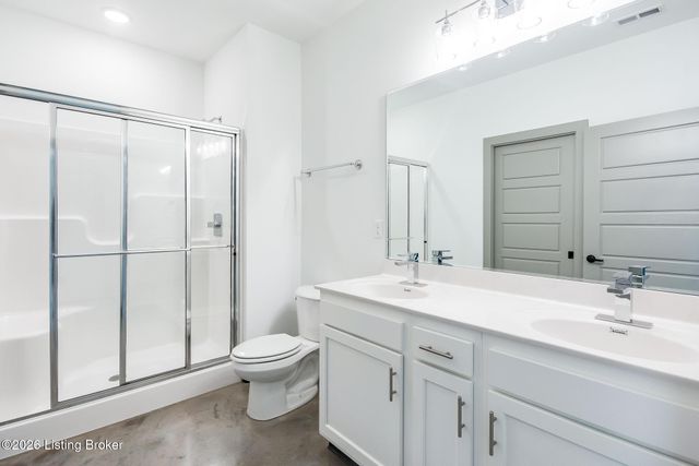 617 Burnett Farm Ln, Louisville, KY 40243