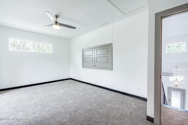 617 Burnett Farm Ln, Louisville, KY 40243