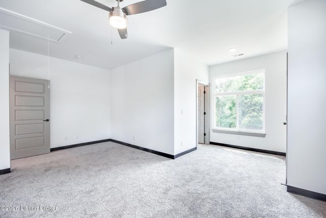 617 Burnett Farm Ln, Louisville, KY 40243