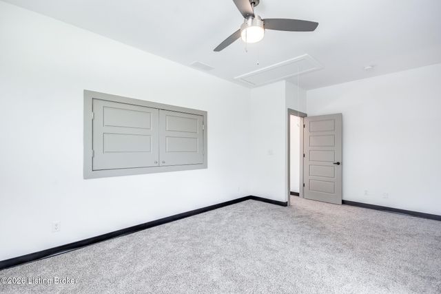 617 Burnett Farm Ln, Louisville, KY 40243