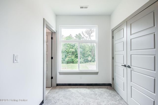 617 Burnett Farm Ln, Louisville, KY 40243