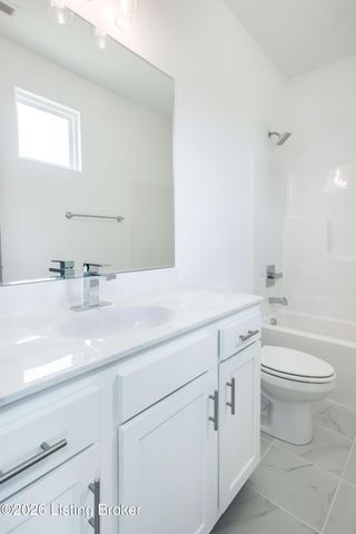 617 Burnett Farm Ln, Louisville, KY 40243