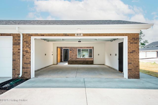 617 Burnett Farm Ln, Louisville, KY 40243