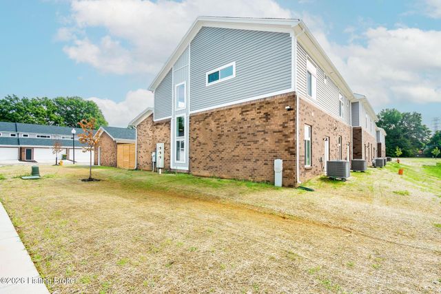 617 Burnett Farm Ln, Louisville, KY 40243