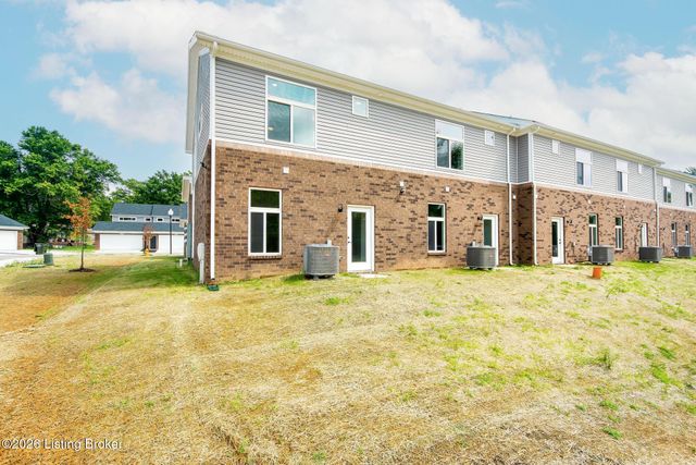 617 Burnett Farm Ln, Louisville, KY 40243