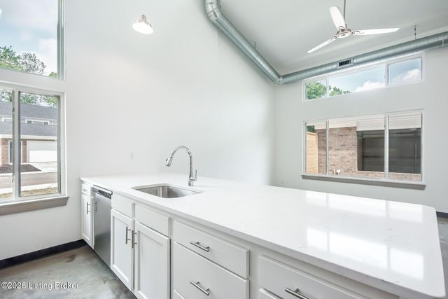 617 Burnett Farm Ln, Louisville, KY 40243