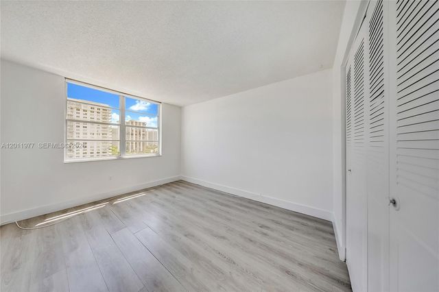 2801 NE 183rd St 912W, Aventura, FL 33160