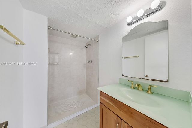 2801 NE 183rd St 912W, Aventura, FL 33160