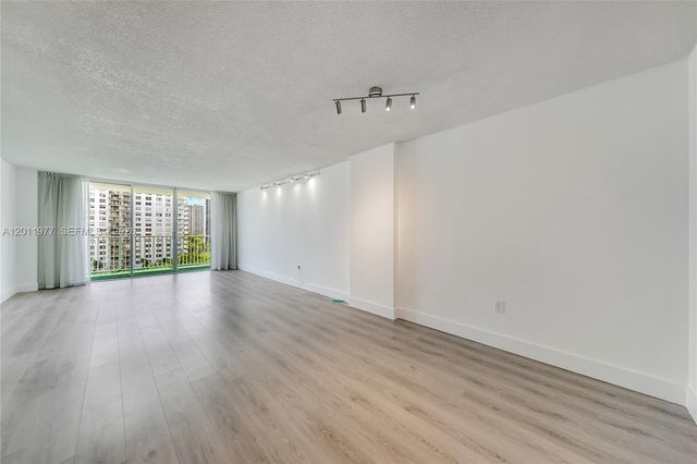 2801 NE 183rd St 912W, Aventura, FL 33160
