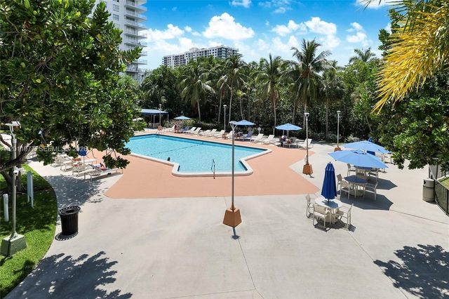 2801 NE 183rd St 912W, Aventura, FL 33160
