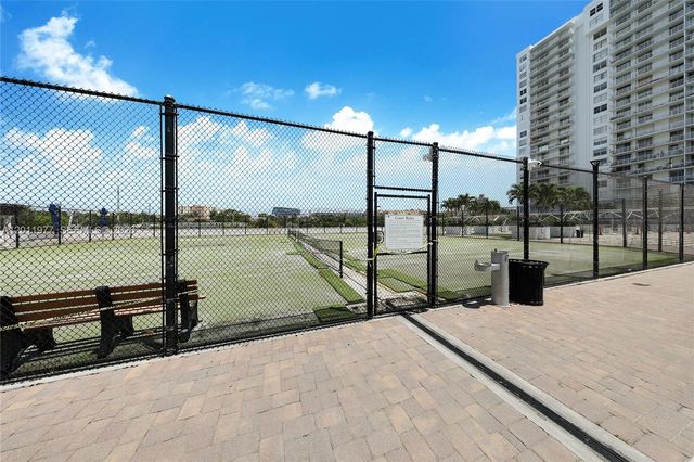 2801 NE 183rd St 912W, Aventura, FL 33160