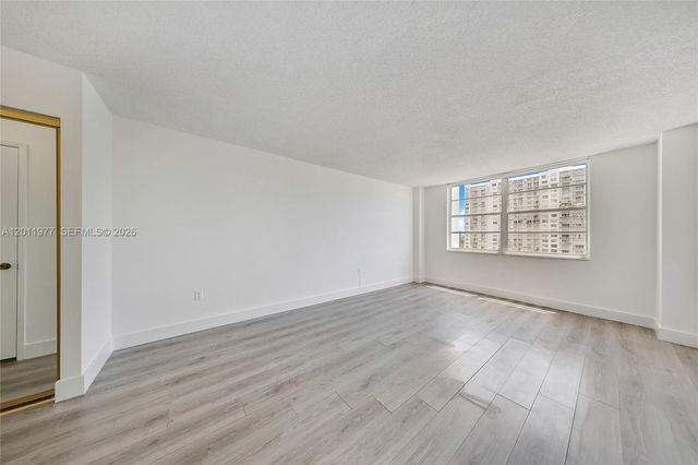 2801 NE 183rd St 912W, Aventura, FL 33160