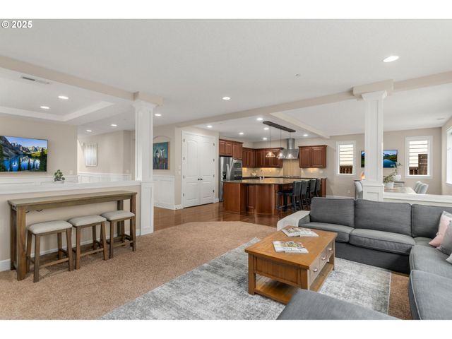 13053 Nw LOMBARDY Dr, Portland, OR 97229