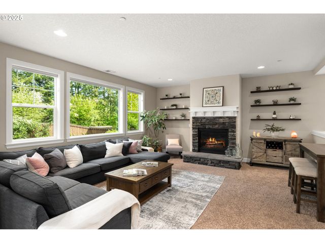 13053 Nw LOMBARDY Dr, Portland, OR 97229