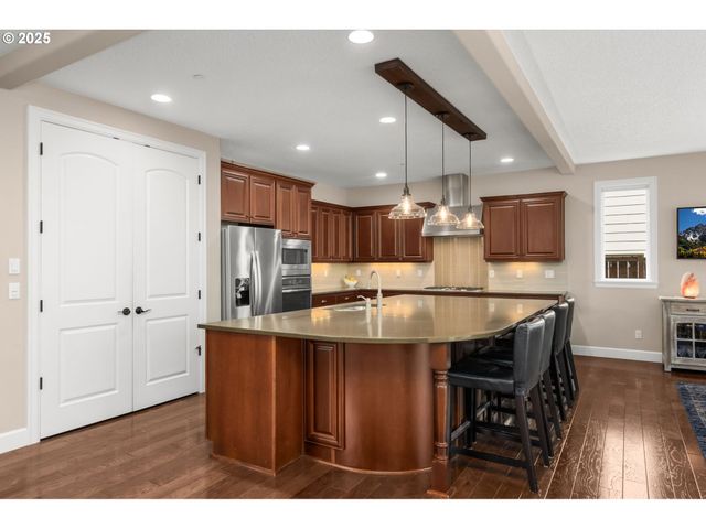 13053 Nw LOMBARDY Dr, Portland, OR 97229