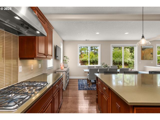 13053 Nw LOMBARDY Dr, Portland, OR 97229