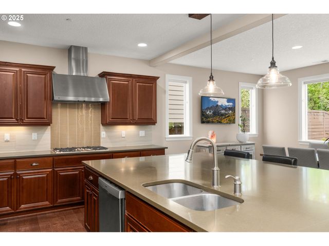 13053 Nw LOMBARDY Dr, Portland, OR 97229