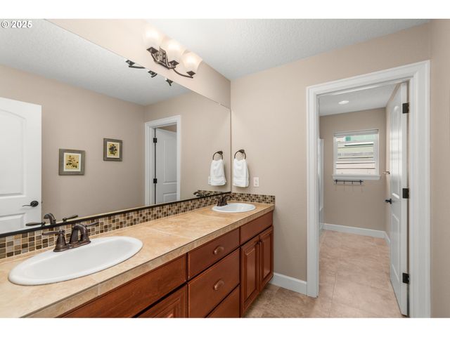 13053 Nw LOMBARDY Dr, Portland, OR 97229