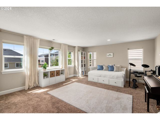 13053 Nw LOMBARDY Dr, Portland, OR 97229