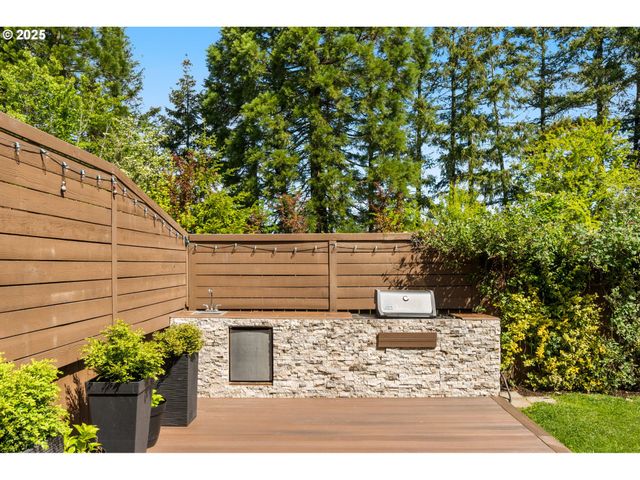 13053 Nw LOMBARDY Dr, Portland, OR 97229