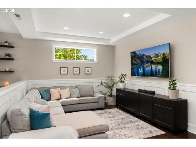 13053 Nw LOMBARDY Dr, Portland, OR 97229