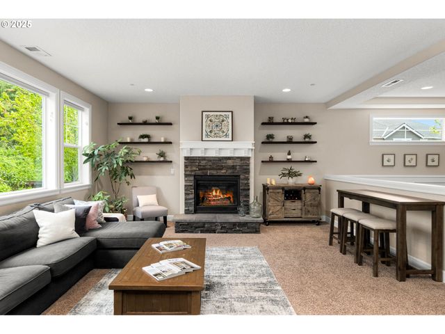 13053 Nw LOMBARDY Dr, Portland, OR 97229