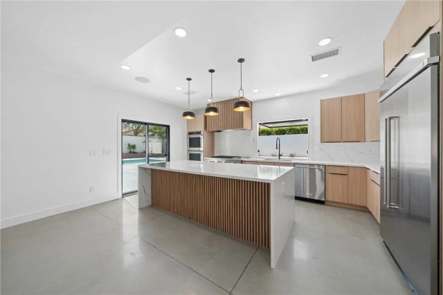 54217 Eisenhower, La Quinta, CA 92253