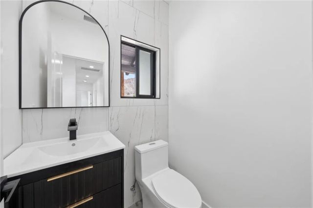 54217 Eisenhower, La Quinta, CA 92253