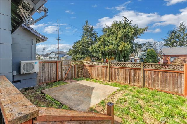 302 Van Trump Avenue NE, Yelm, WA 98597