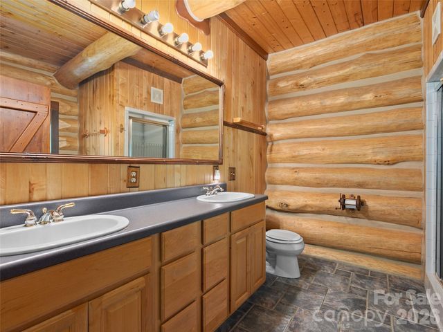 220 Mica Mine Road, Waynesville, NC 28786