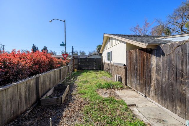 1618 Linwood Dr, Modesto, CA 95350