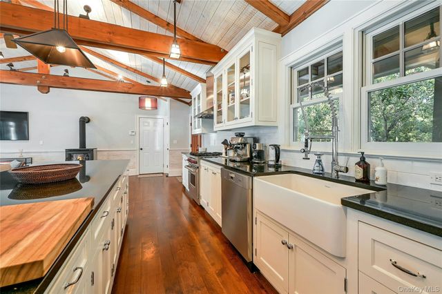 1600 Pine Tree Road, Cutchogue, NY 11935
