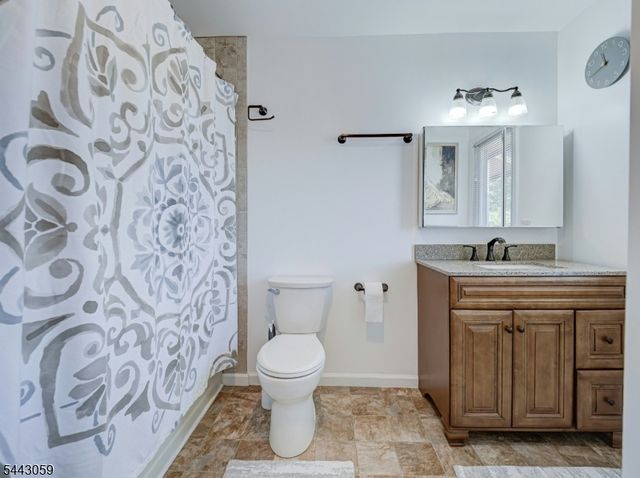 10 Plum Court, Raritan Twp., NJ 08822