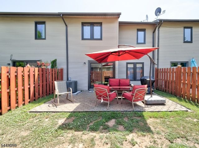 10 Plum Court, Raritan Twp., NJ 08822