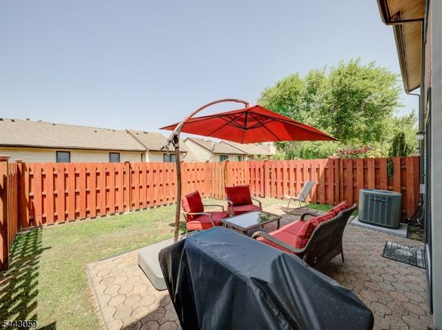 10 Plum Court, Raritan Twp., NJ 08822