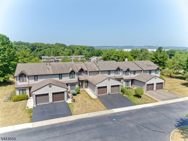 10 Plum Court, Raritan Twp., NJ 08822