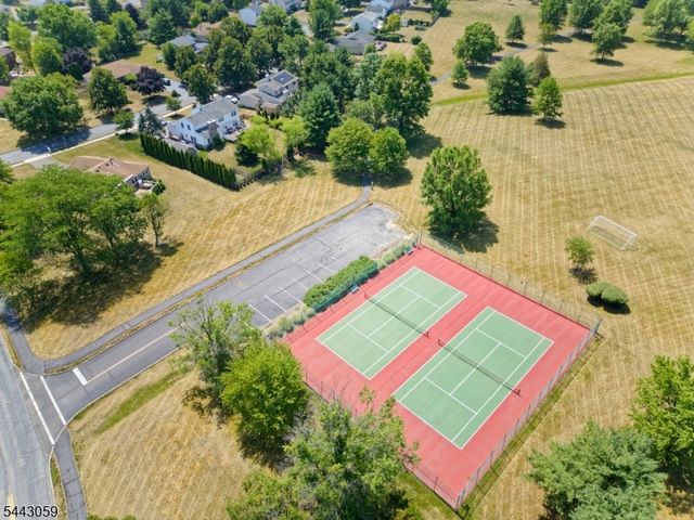 10 Plum Court, Raritan Twp., NJ 08822