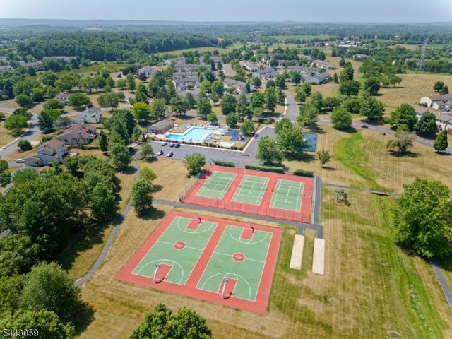 10 Plum Court, Raritan Twp., NJ 08822