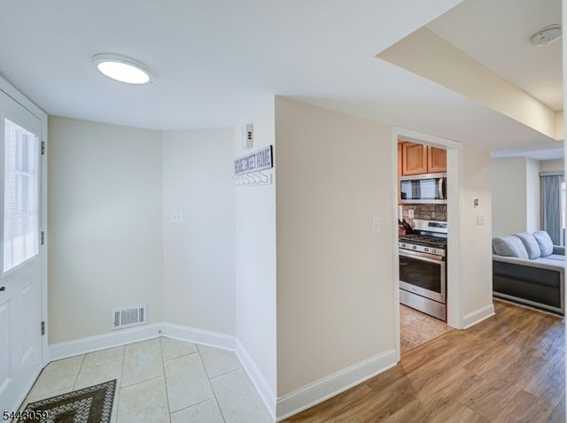 10 Plum Court, Raritan Twp., NJ 08822