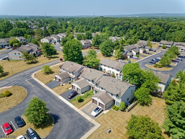 10 Plum Court, Raritan Twp., NJ 08822