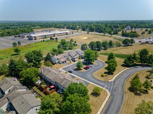 10 Plum Court, Raritan Twp., NJ 08822