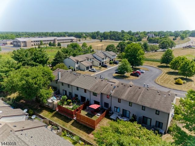10 Plum Court, Raritan Twp., NJ 08822