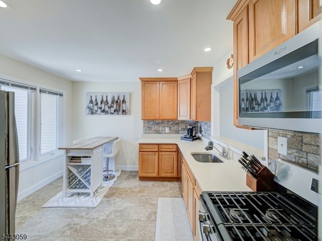 10 Plum Court, Raritan Twp., NJ 08822