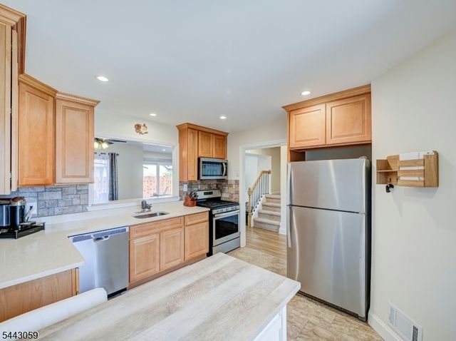 10 Plum Court, Raritan Twp., NJ 08822