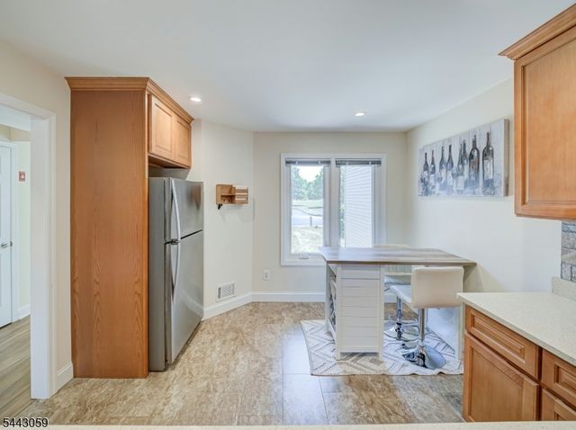 10 Plum Court, Raritan Twp., NJ 08822