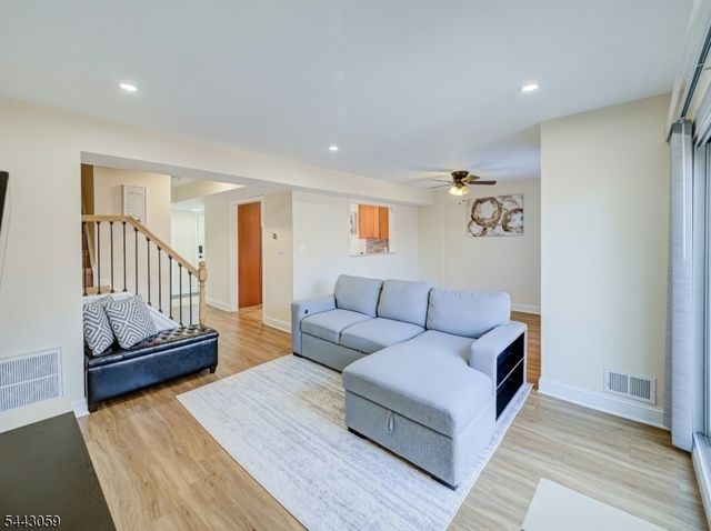 10 Plum Court, Raritan Twp., NJ 08822