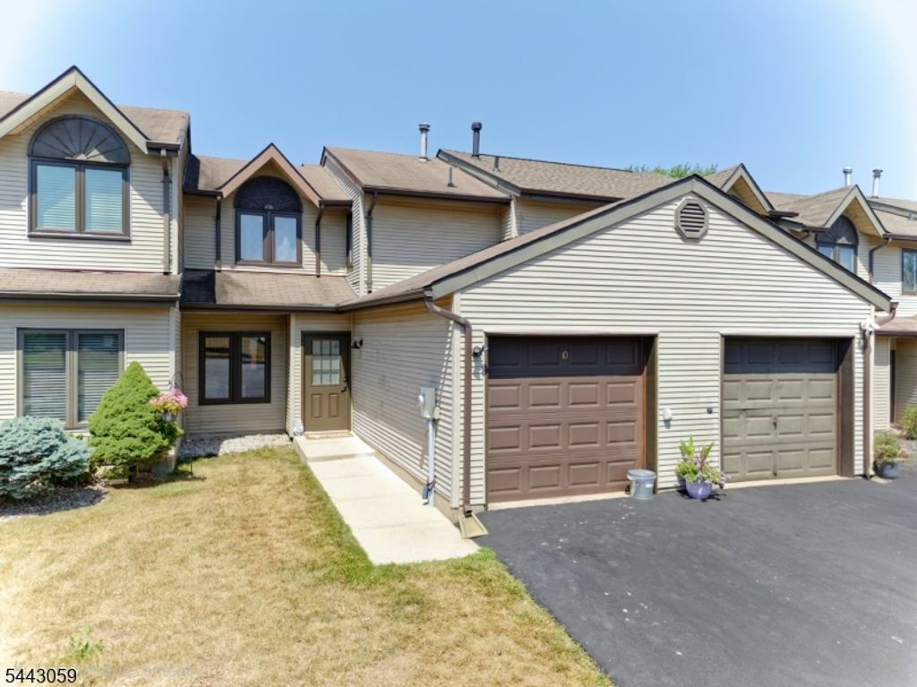 10 Plum Court, Raritan Twp., NJ 08822