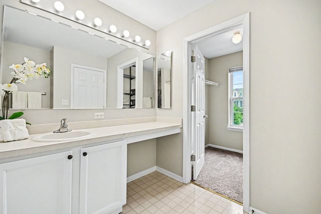 2531 Congress Avenue 2531, Aurora, IL 60503