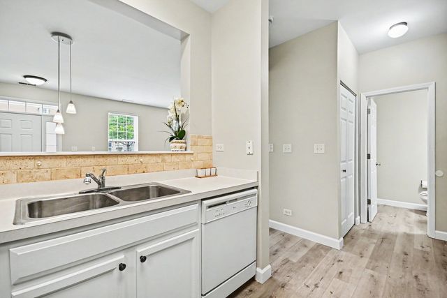 2531 Congress Avenue 2531, Aurora, IL 60503